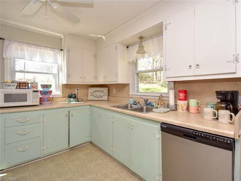 1626 Pine Hall Rd, Pine Hall, NC 27042 photo 2