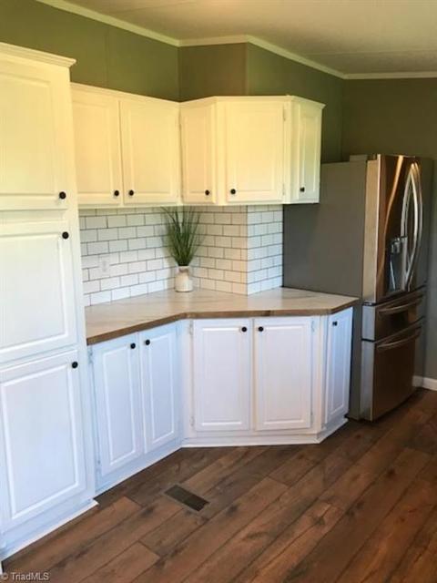 146 White Walnut St, Traphill, NC 28685 photo 9