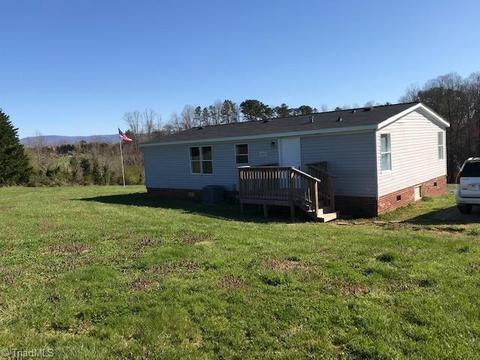 146 White Walnut St, Traphill, NC 28685 photo 2