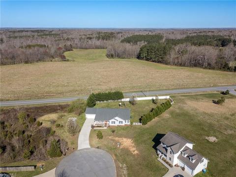 166 Peace Ct, Advance, NC 27006 photo 2
