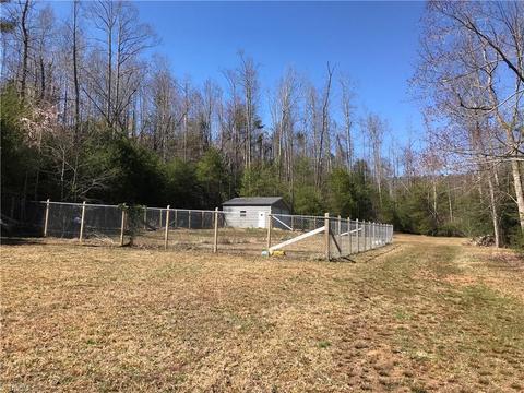 6652 Summit Rd, Purlear, NC 28665 photo 2