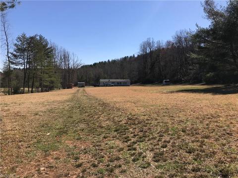 6652 Summit Rd, Purlear, NC 28665 photo 13