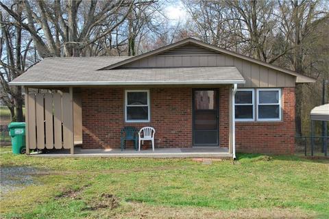 916 Pine Circle Dr, High Point, NC 27265 photo 1
