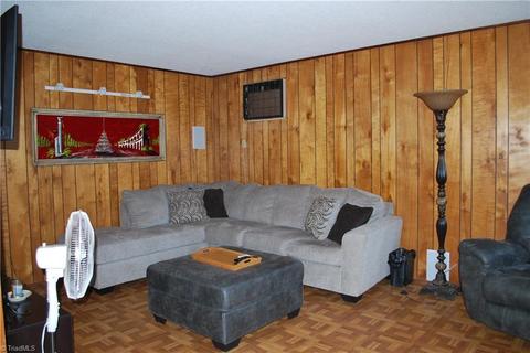 916 Pine Circle Dr, High Point, NC 27265 photo 6