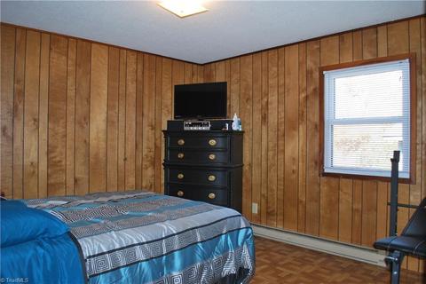 916 Pine Circle Dr, High Point, NC 27265 photo 9