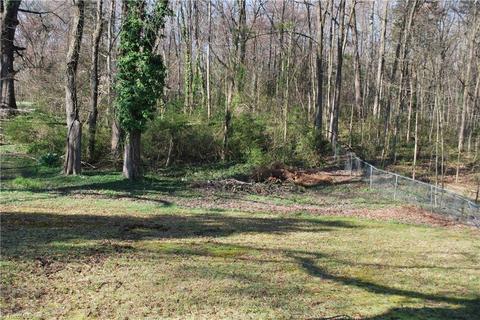 916 Pine Circle Dr, High Point, NC 27265 photo 5