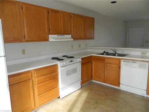 1004 English Ct, Trinity, NC 27370 photo 7