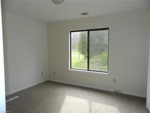 1004 English Ct, Trinity, NC 27370 photo 10