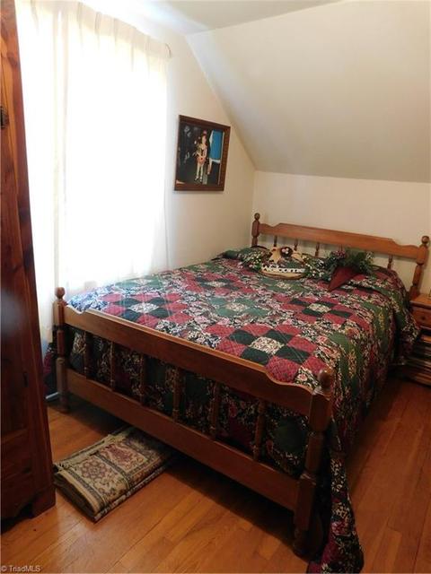 412 E Main St, Pilot Mountain, NC 27041 photo 22