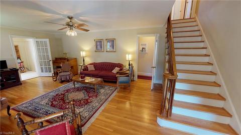 412 E Main St, Pilot Mountain, NC 27041 photo 9