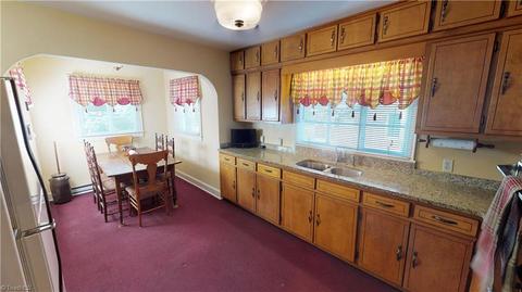 412 E Main St, Pilot Mountain, NC 27041 photo 11