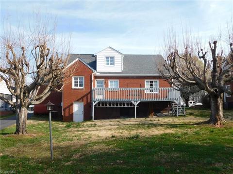 412 E Main St, Pilot Mountain, NC 27041 photo 4