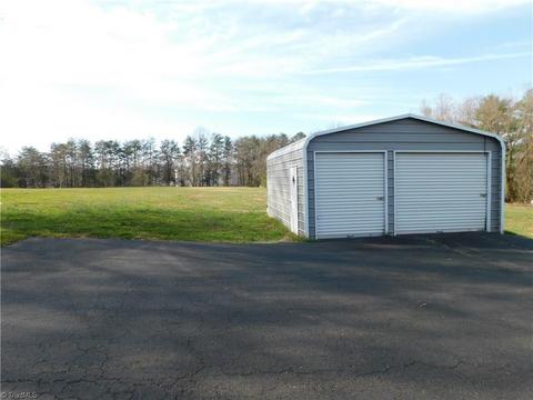 412 E Main St, Pilot Mountain, NC 27041 photo 3