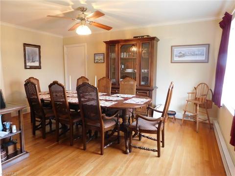 412 E Main St, Pilot Mountain, NC 27041 photo 2