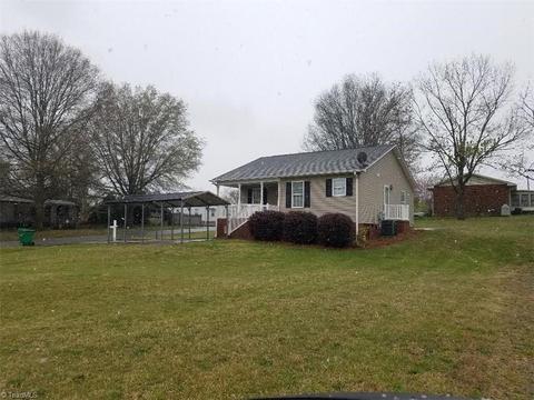 216 Pulliam St, King, NC 27021 photo 1