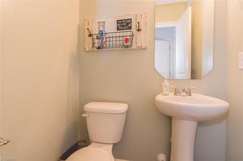 433 Sandybrooke Dr, High Point, NC 27265 photo 28