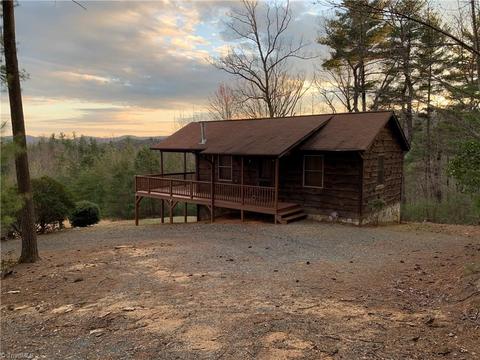 127 Hominy Dr, Purlear, NC 28665 photo 1