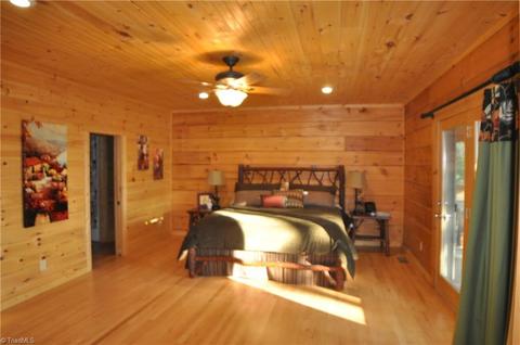 4860 Staghorn Rd, Purlear, NC 28665 photo 9