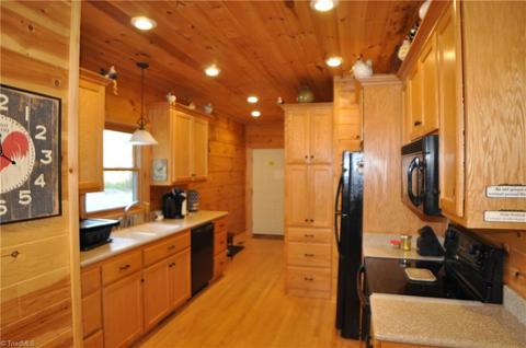 4860 Staghorn Rd, Purlear, NC 28665 photo 6