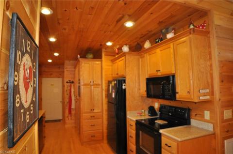 4860 Staghorn Rd, Purlear, NC 28665 photo 5