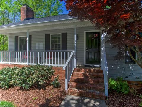 1136 Mapleview Ct, High Point, NC 27265 photo 2