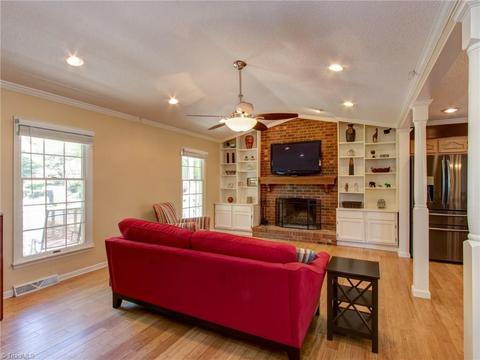 1136 Mapleview Ct, High Point, NC 27265 photo 5