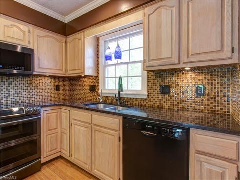 1136 Mapleview Ct, High Point, NC 27265 photo 7