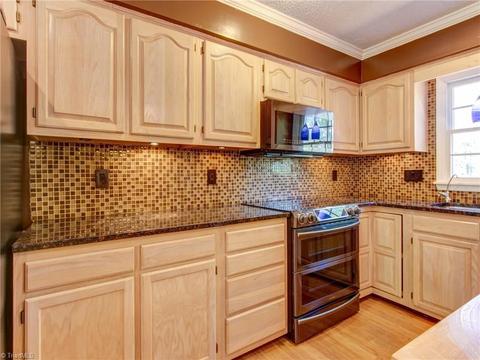 1136 Mapleview Ct, High Point, NC 27265 photo 8