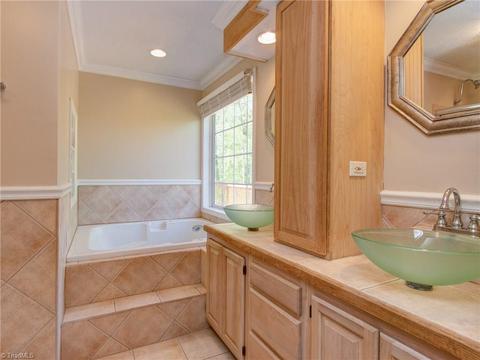 1136 Mapleview Ct, High Point, NC 27265 photo 13
