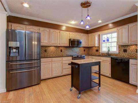 1136 Mapleview Ct, High Point, NC 27265 photo 6