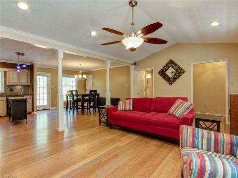 1136 Mapleview Ct, High Point, NC 27265 photo 4
