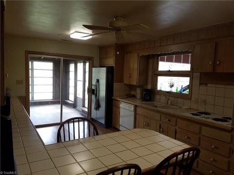 133 E Valley View Rd, Advance, NC 27006 photo 3