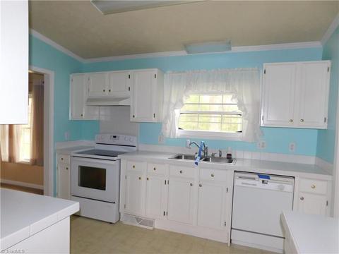 351 E Ridge St, Ramseur, NC 27316 photo 5