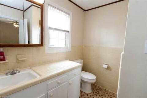 910 Oakview Rd, High Point, NC 27265 photo 11