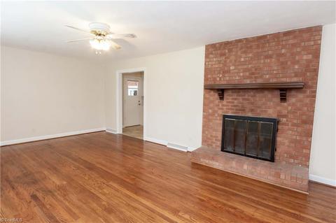 910 Oakview Rd, High Point, NC 27265 photo 2