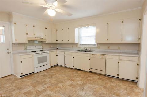 910 Oakview Rd, High Point, NC 27265 photo 4