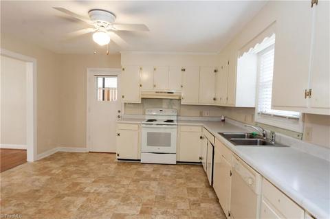 910 Oakview Rd, High Point, NC 27265 photo 5
