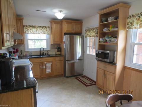 236 Logan Ct, King, NC 27021 photo 3