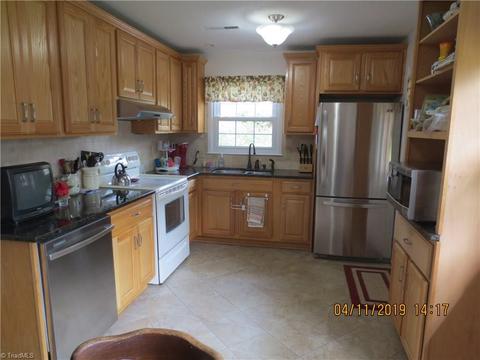 236 Logan Ct, King, NC 27021 photo 2