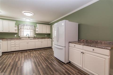 900 Arthur Ave, High Point, NC 27263 photo 4