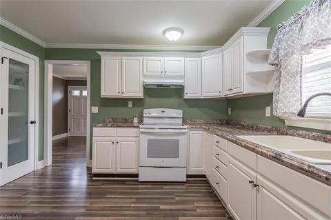 900 Arthur Ave, High Point, NC 27263 photo 3