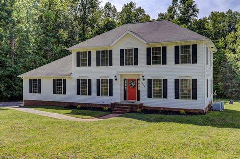 1117 Tangle Ln, High Point, NC 27265 photo 2