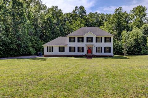 1117 Tangle Ln, High Point, NC 27265 photo 1