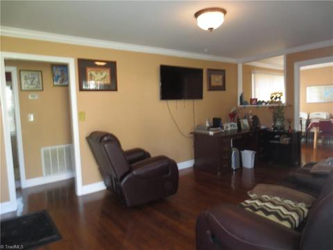 506 Player Dr, High Point, NC 27260 photo 2