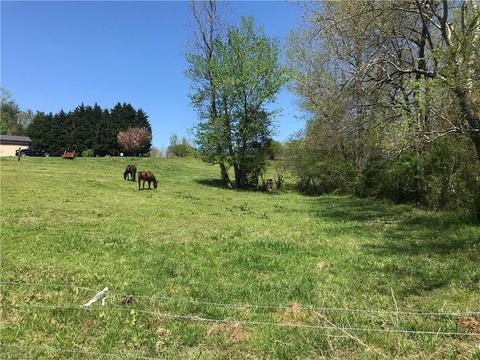 302 Kings Dr, Purlear, NC 28665 photo 15