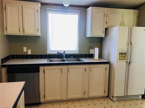 302 Kings Dr, Purlear, NC 28665 photo 10