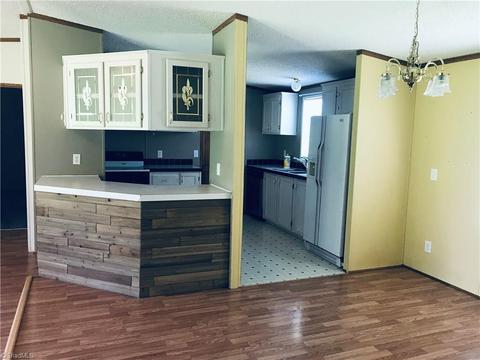 302 Kings Dr, Purlear, NC 28665 photo 7