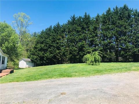 302 Kings Dr, Purlear, NC 28665 photo 17