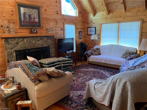 310 Doe Run, Purlear, NC 28665 photo 4