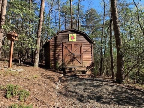 310 Doe Run, Purlear, NC 28665 photo 2